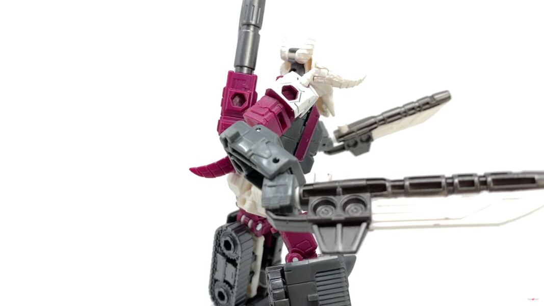 Transformers Legacy Skullgrin Deluxe Class Figure Image  (15 of 31)